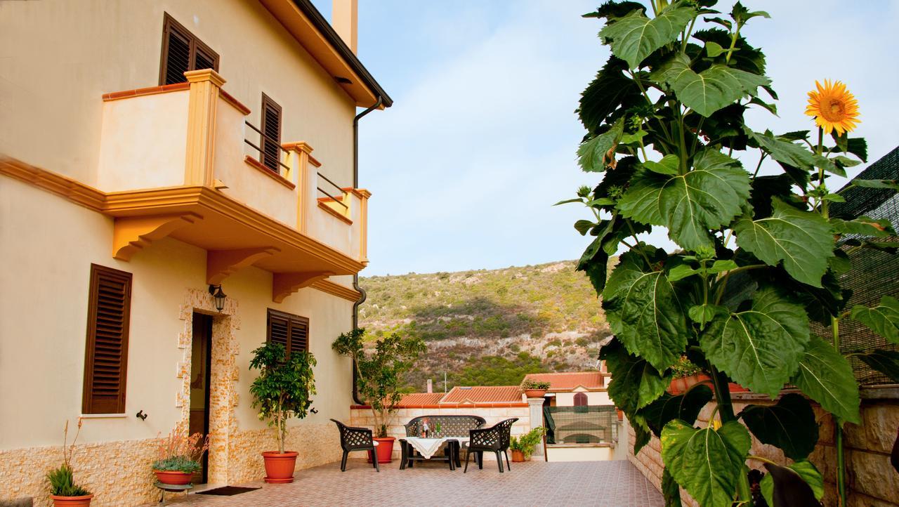 Casa Vacanze Sandalia 보사 외부 사진