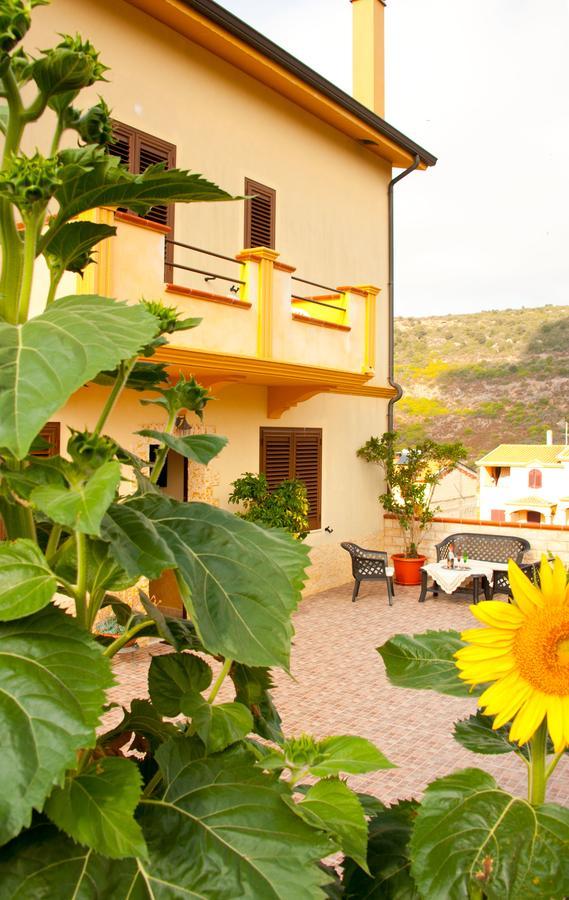 Casa Vacanze Sandalia 보사 외부 사진
